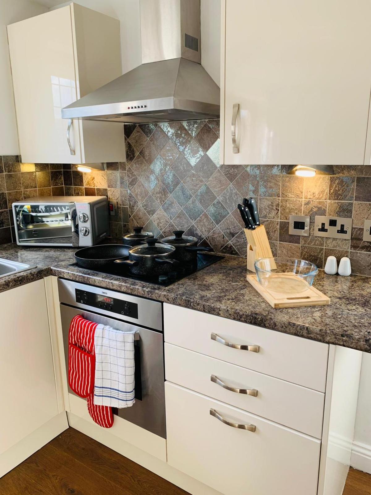 3Br House Ossett-Wakefield, Free Parking 3 Cars Wi Fi Long Stays Dış mekan fotoğraf