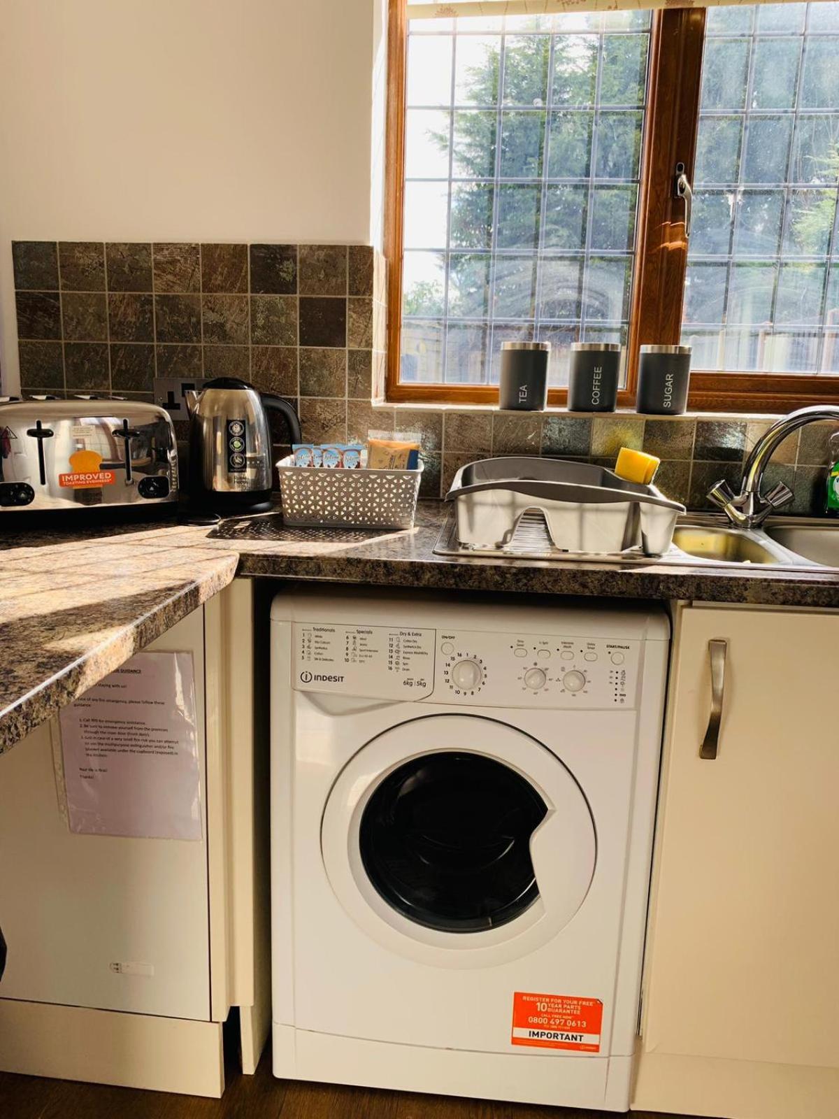 3Br House Ossett-Wakefield, Free Parking 3 Cars Wi Fi Long Stays Dış mekan fotoğraf